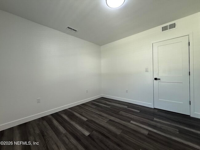 Building Photo - 823 Madison St