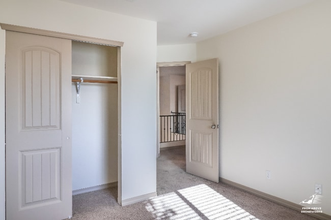 Building Photo - 3204 Merry Mdw