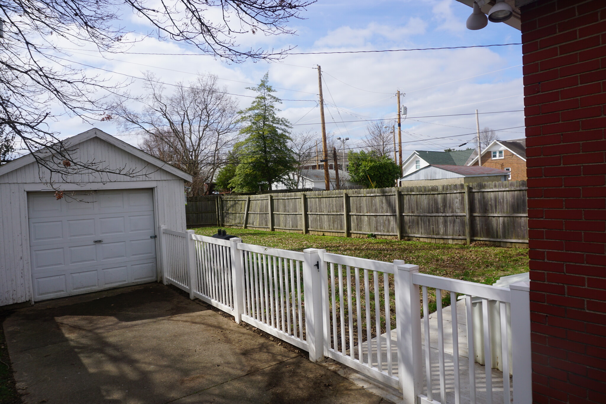 Building Photo - 619 S Rotherwood Ave