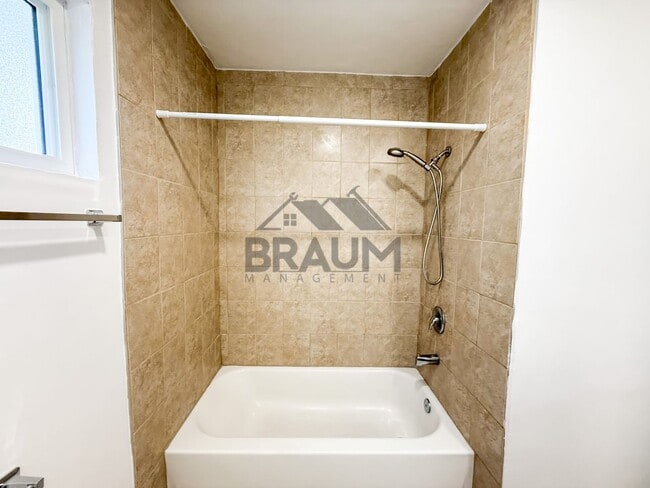 Building Photo - 6041 Whitsett Ave