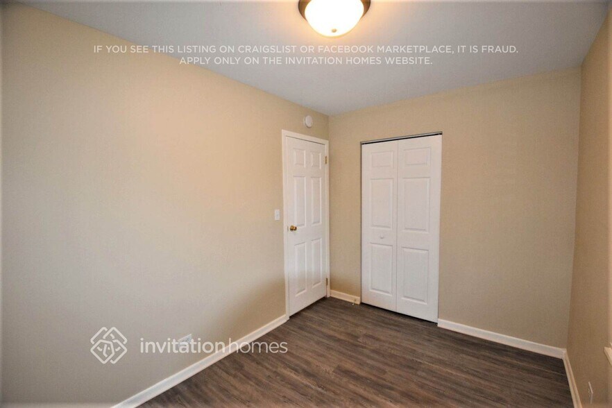 Building Photo - 337 E Fullerton Ave