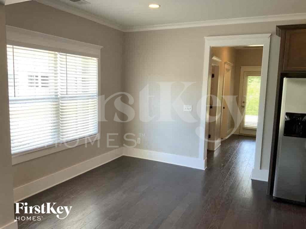 Building Photo - 3330 Sawyer Dr