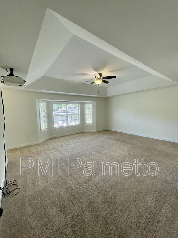 Building Photo - 215 Emanuel Creek Drive