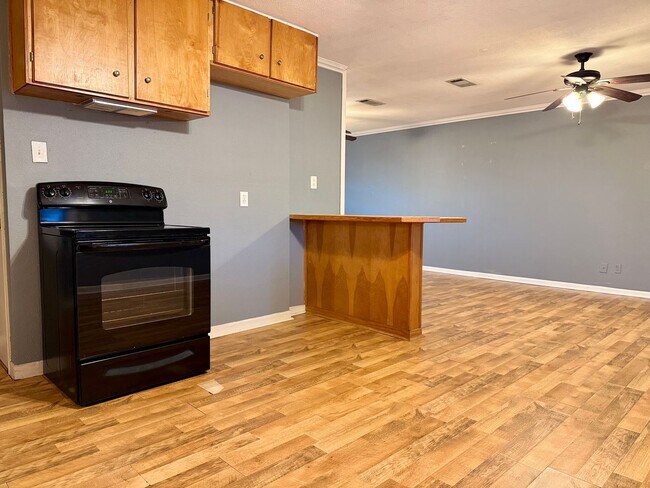 Building Photo - For Rent