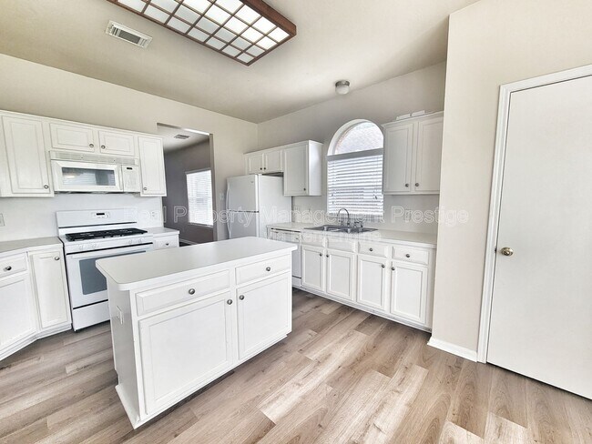 Building Photo - 2715 Sailors Moon Dr
