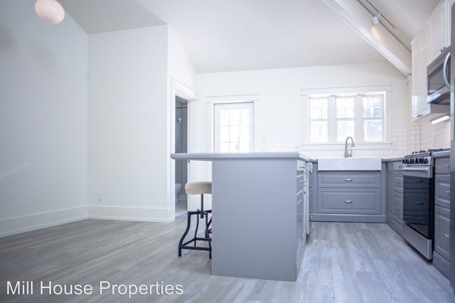 Building Photo - 113 Barclay Rd