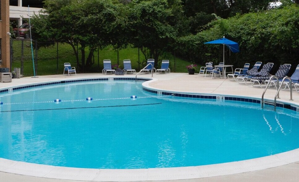 Large Pool - 2030 N Adams St