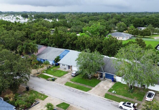 Building Photo - 1713 Whispering Dr E