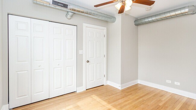 Building Photo - Stunning 1 bed 1 bath in the Lincoln Square area