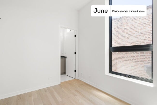 Building Photo - 2122 S Hoyne Ave