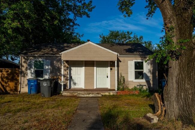 Primary Photo - 519 N Hudson Ave Duplex