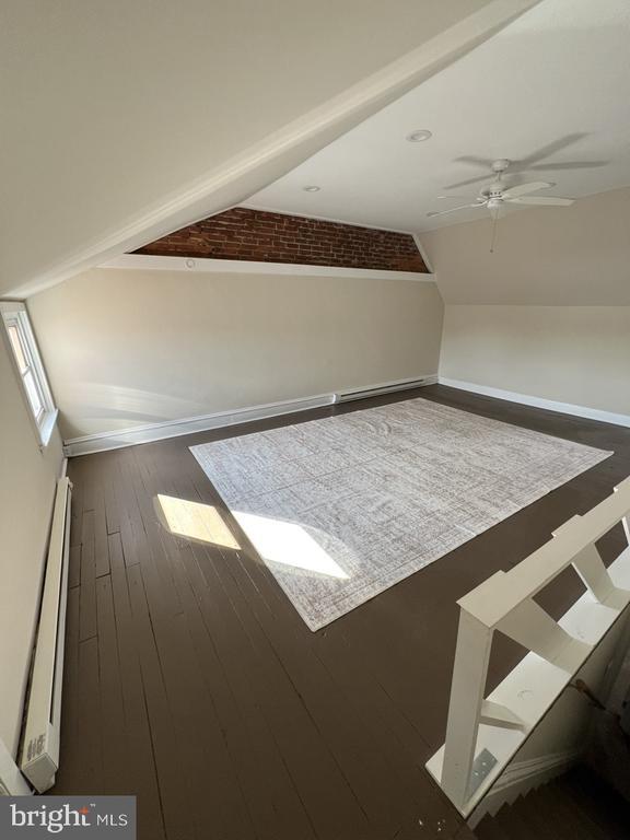 Building Photo - 429 S 9th St