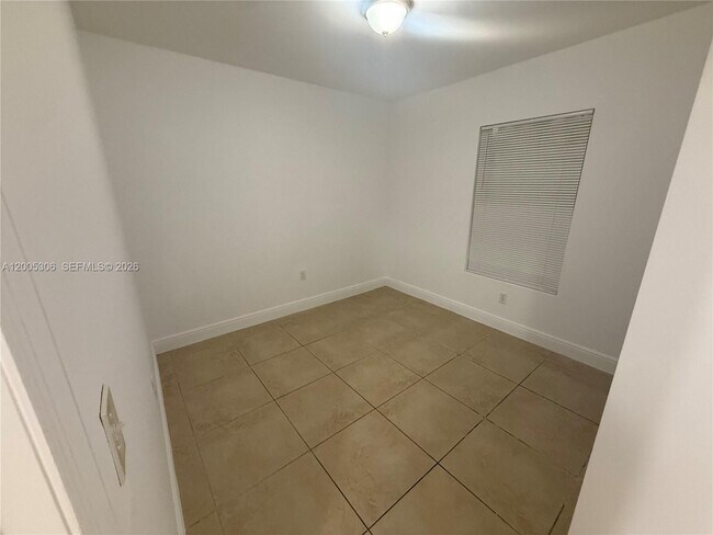 Building Photo - 1565 NW 47th St