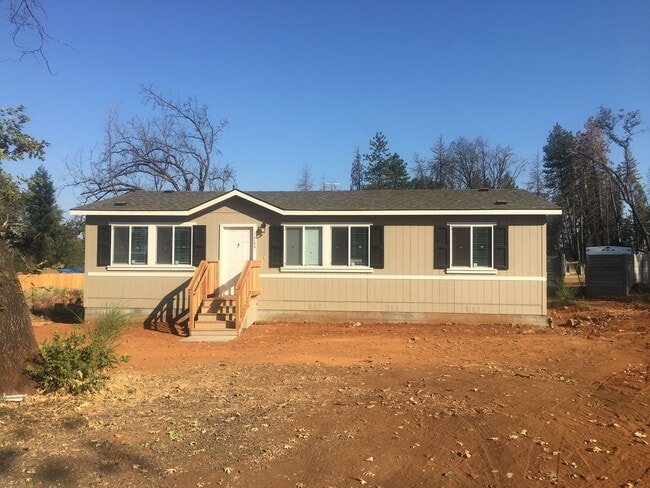 Building Photo - Paradise Location with end of road privacy...