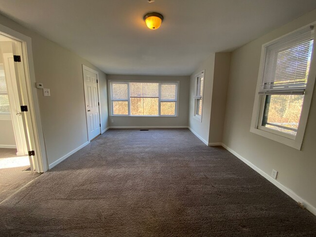 Building Photo - COLERAIN - Adorable 2+ bed 1 bath ranch on...