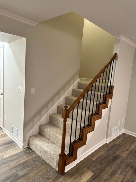 Building Photo - 813 Turkey Foot Ct