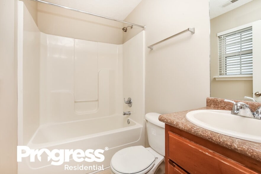 Building Photo - 612 Rock Glen Trace