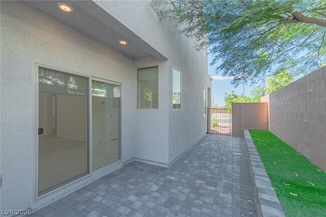 Building Photo - 6846 W Ford Ave