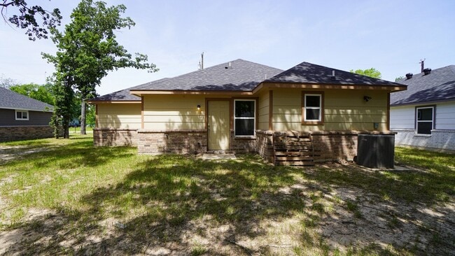 Building Photo - 800 Hemlock Dr