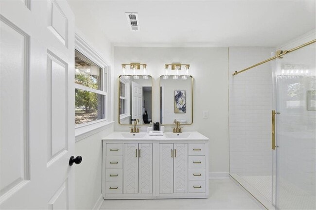 Building Photo - 3488 Richmond Dr SE