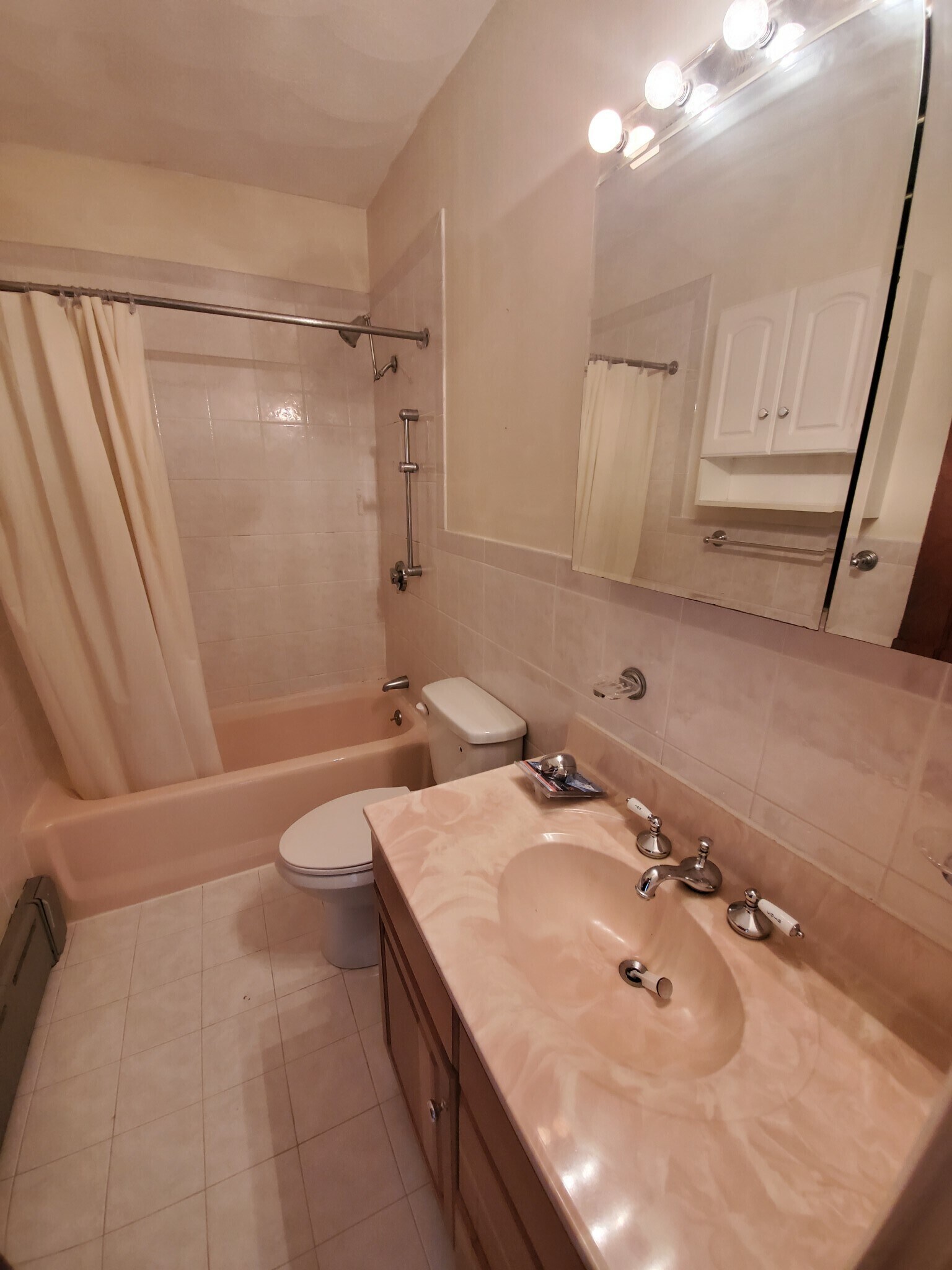 Building Photo - 5 Castleton St