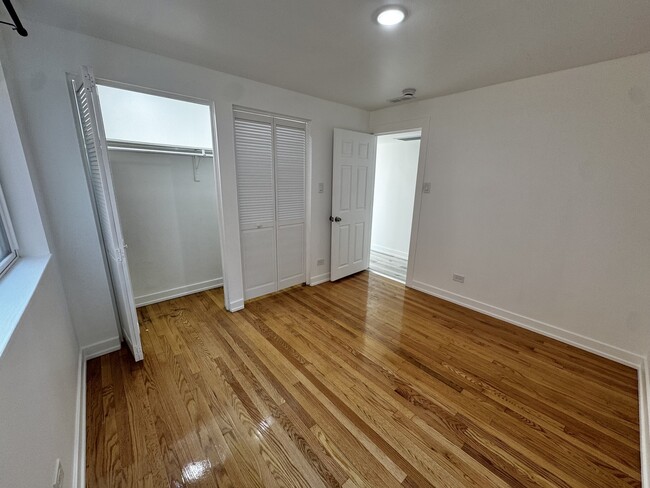 Building Photo - 4656 W 87th St