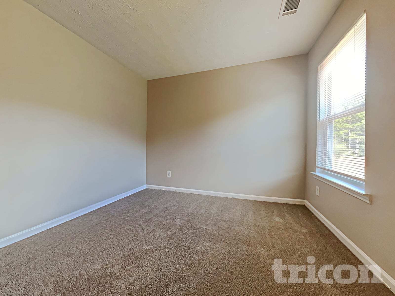 Building Photo - 405 Tori Dr