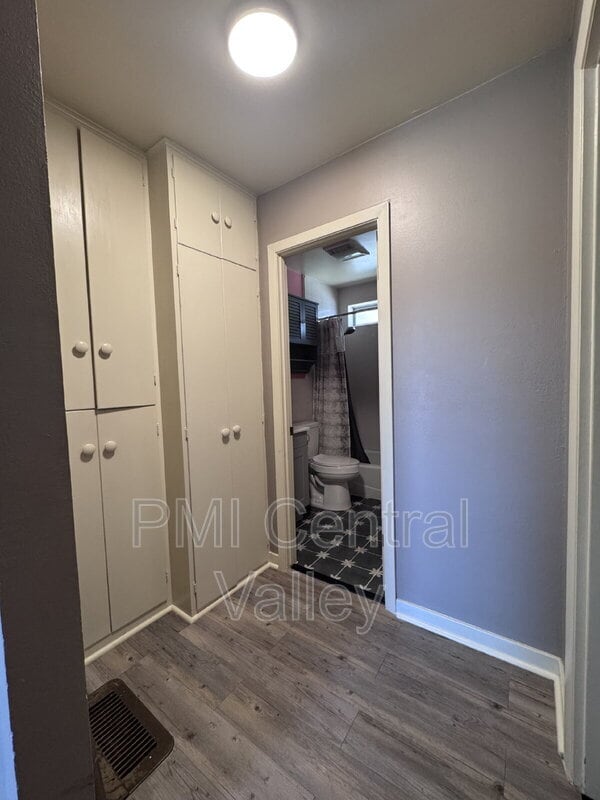 Building Photo - 340 Sperry Ave