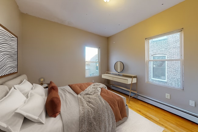 Primary Photo - 19 Highgate St