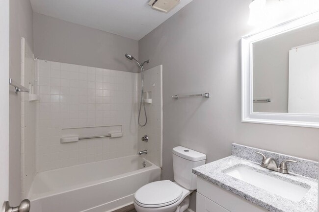 Building Photo - Three Bedroom Home!