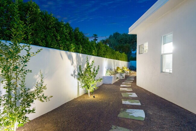 Building Photo - 74775 Del Coronado Dr