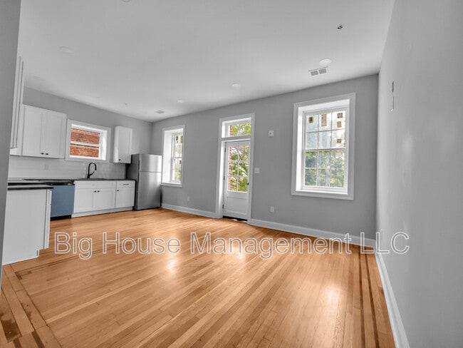 Building Photo - 707 Druid Park Lake Dr