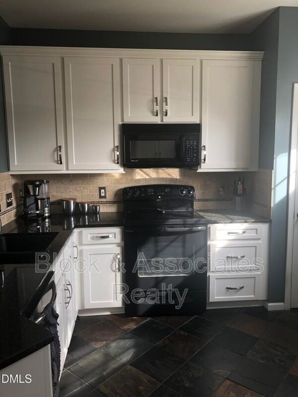 Building Photo - 603 Knightsborough Way