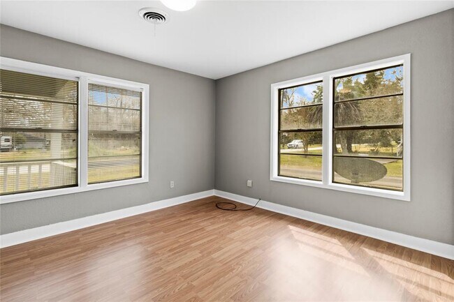 Building Photo - 401 Gates Rd