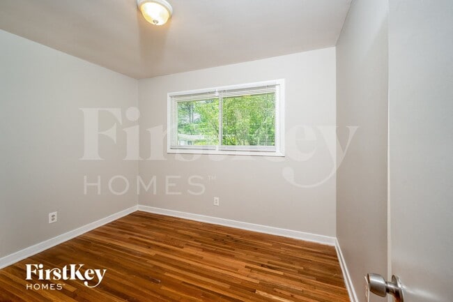 Building Photo - 129 Briar Grove Dr