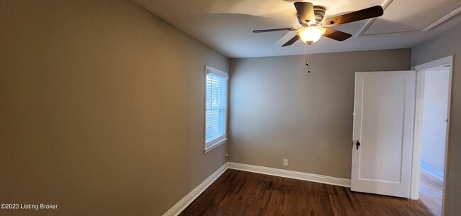 Building Photo - 208 Colonial Dr