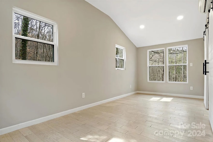 Upstairs Unit A - 228 Barrett Rd