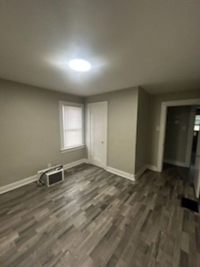 Building Photo - House w/finished basement!