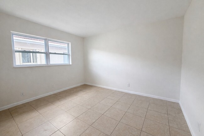 Building Photo - Tamarac Unit 2