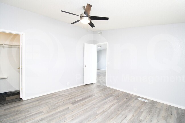 Building Photo - 9721 E Empress Ave