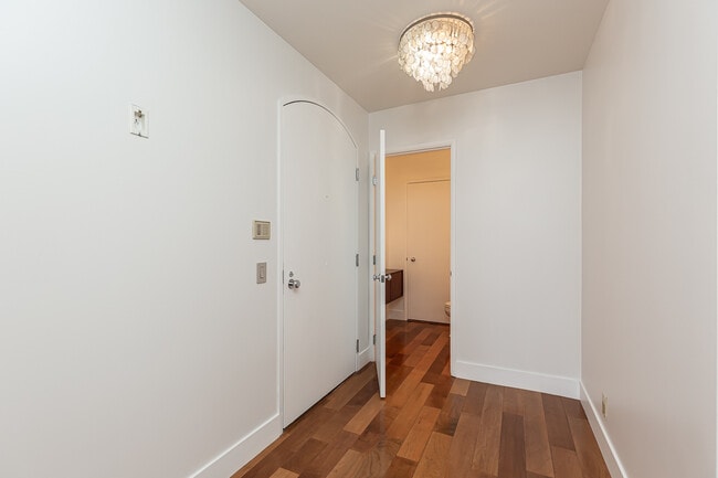 Building Photo - 700 Front St