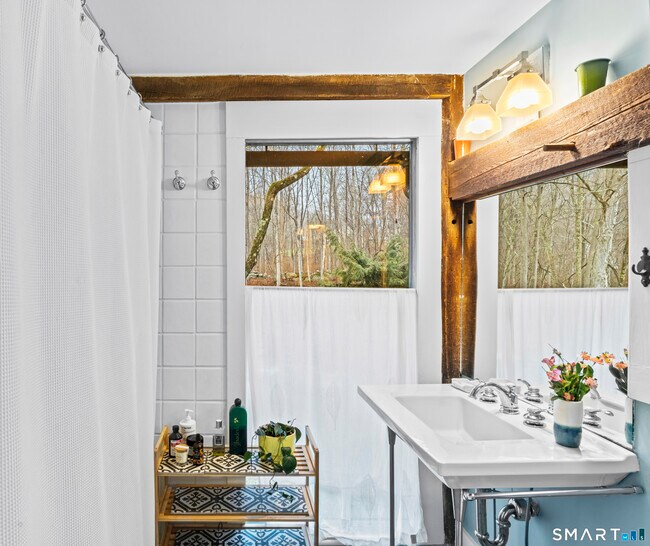 Building Photo - 21 Old Mill Rd