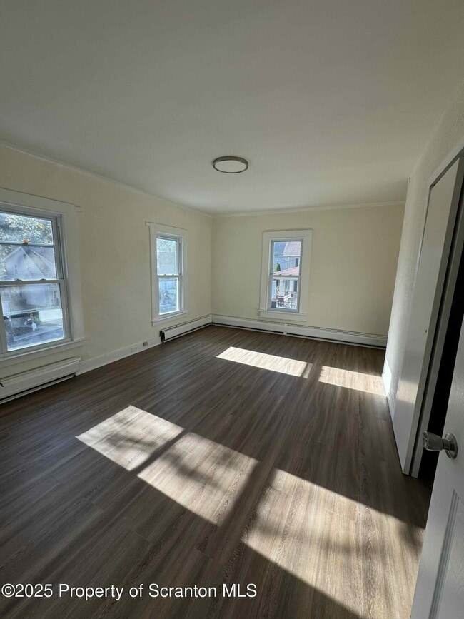 Building Photo - 1721 N Sumner Ave