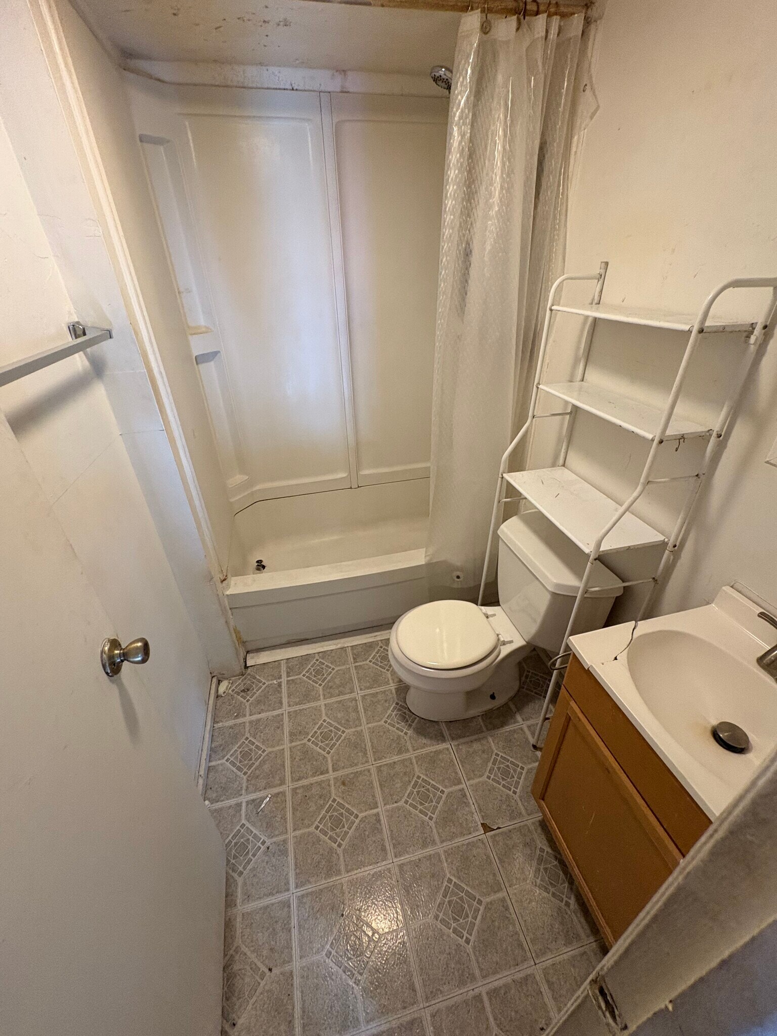 Bathroom - 89 W Ettwein St
