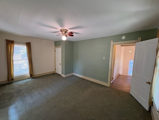 Building Photo - 4 bedroom 2 bathroom Historic Home Downtown Manhattan KS