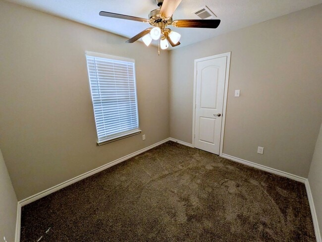 Building Photo - 610 Craig St