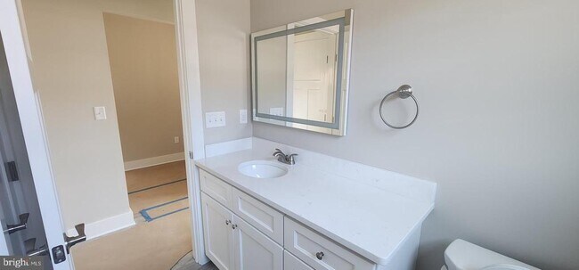 Building Photo - 112 W Main St