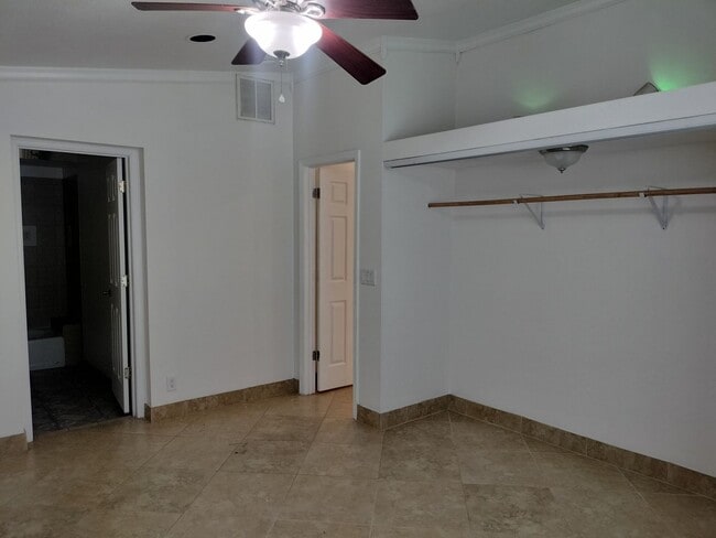 Building Photo - Reduced price!!! Beautiful home with fenced in backyard!