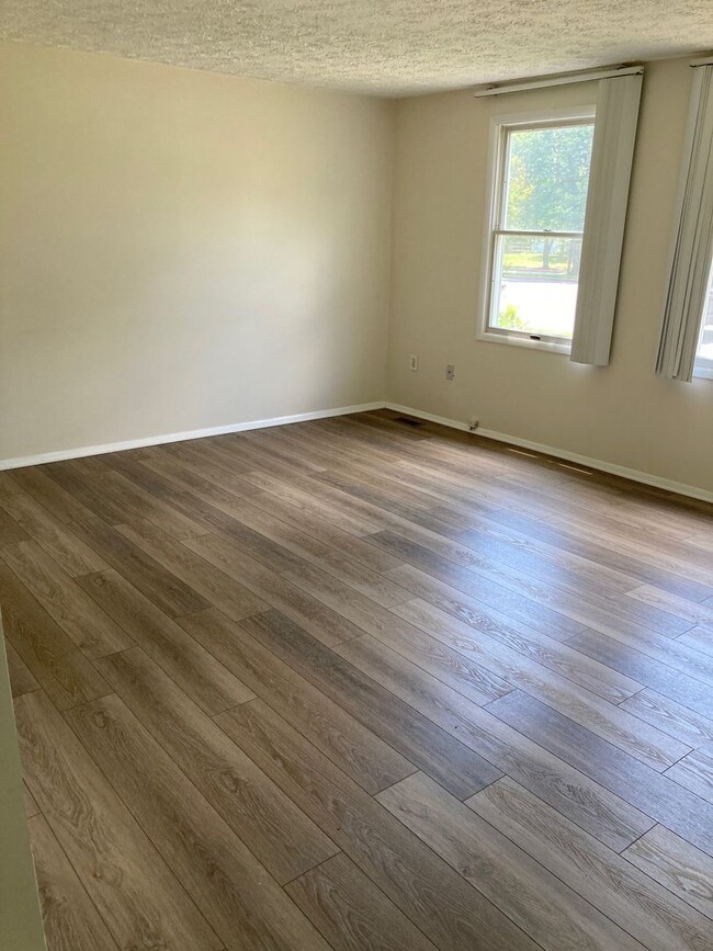 Building Photo - Farmbrook Rental