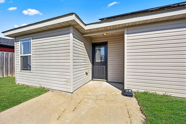 Building Photo - Charming 3-Bed Home in Rogers – Spacious Yard, Modern Comfort, Great Location